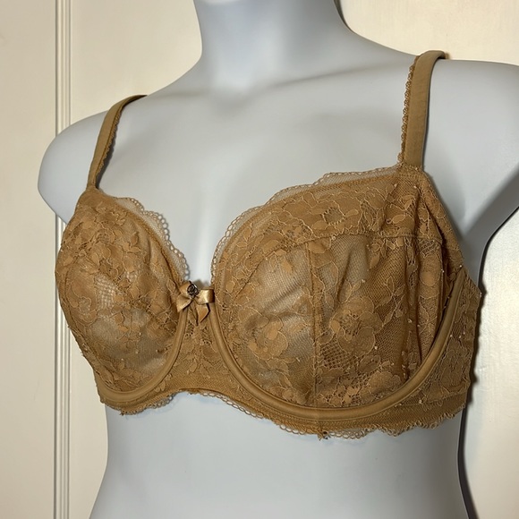 Victoria’s Secret Body by Victoria Unlined Lace Demi Bra - Picture 3 of 8